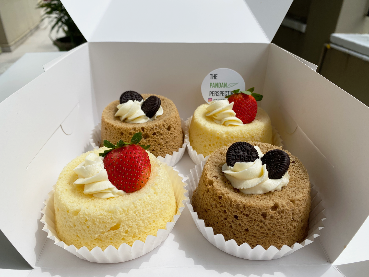 Mini Chiffon Cakes - Box of 5 with Cream